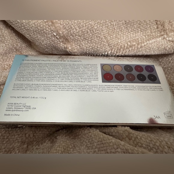 Ayan Beauty "She's the Moment" 10 Pan Pigment Eye & Cheek Palette - Picture 2 of 3